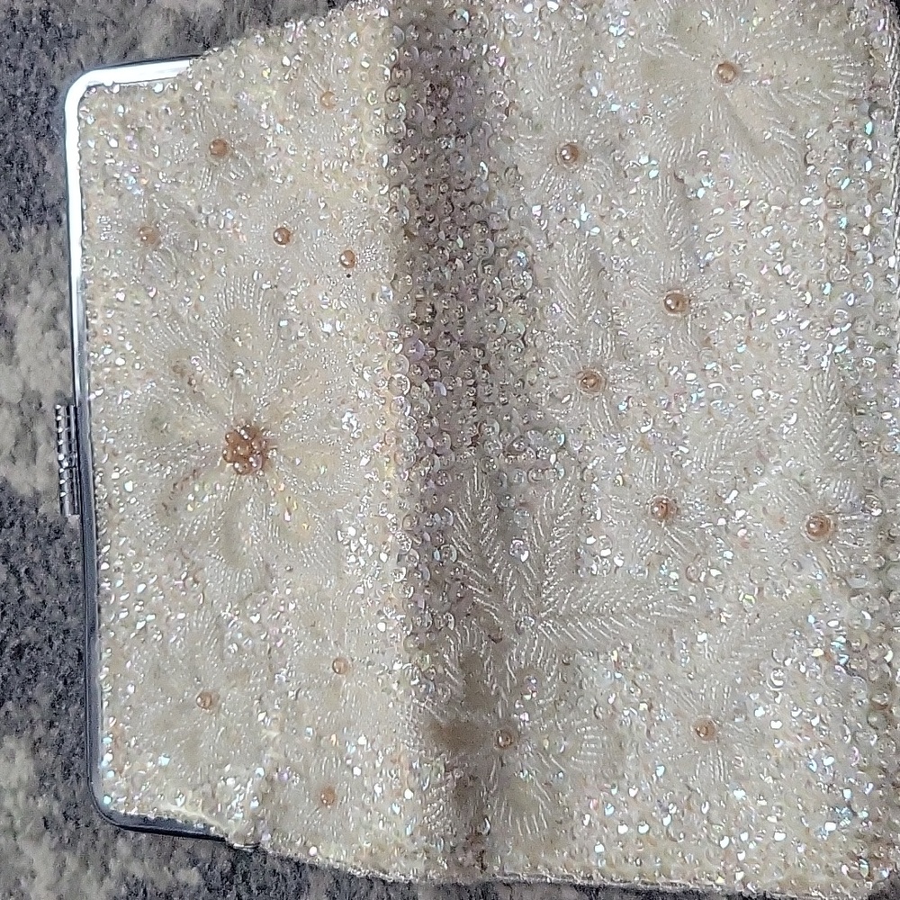 Vintage Elegant Cream Beaded Clutch - Picture 4 of 11
